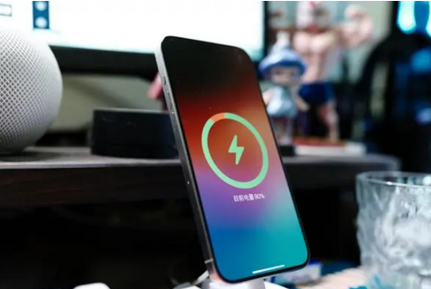通城苹果15换屏服务分享用什么充电器给iPhone15充电更好 
